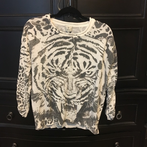 Tiger Sweater 🐯 - Picture 2 of 2
